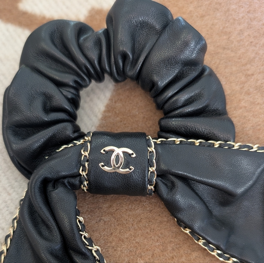 🖤 AUTH Chanel Lambskin Leather + Gold Chain Hair Tie Scrunchie Style - Picture 6 of 6